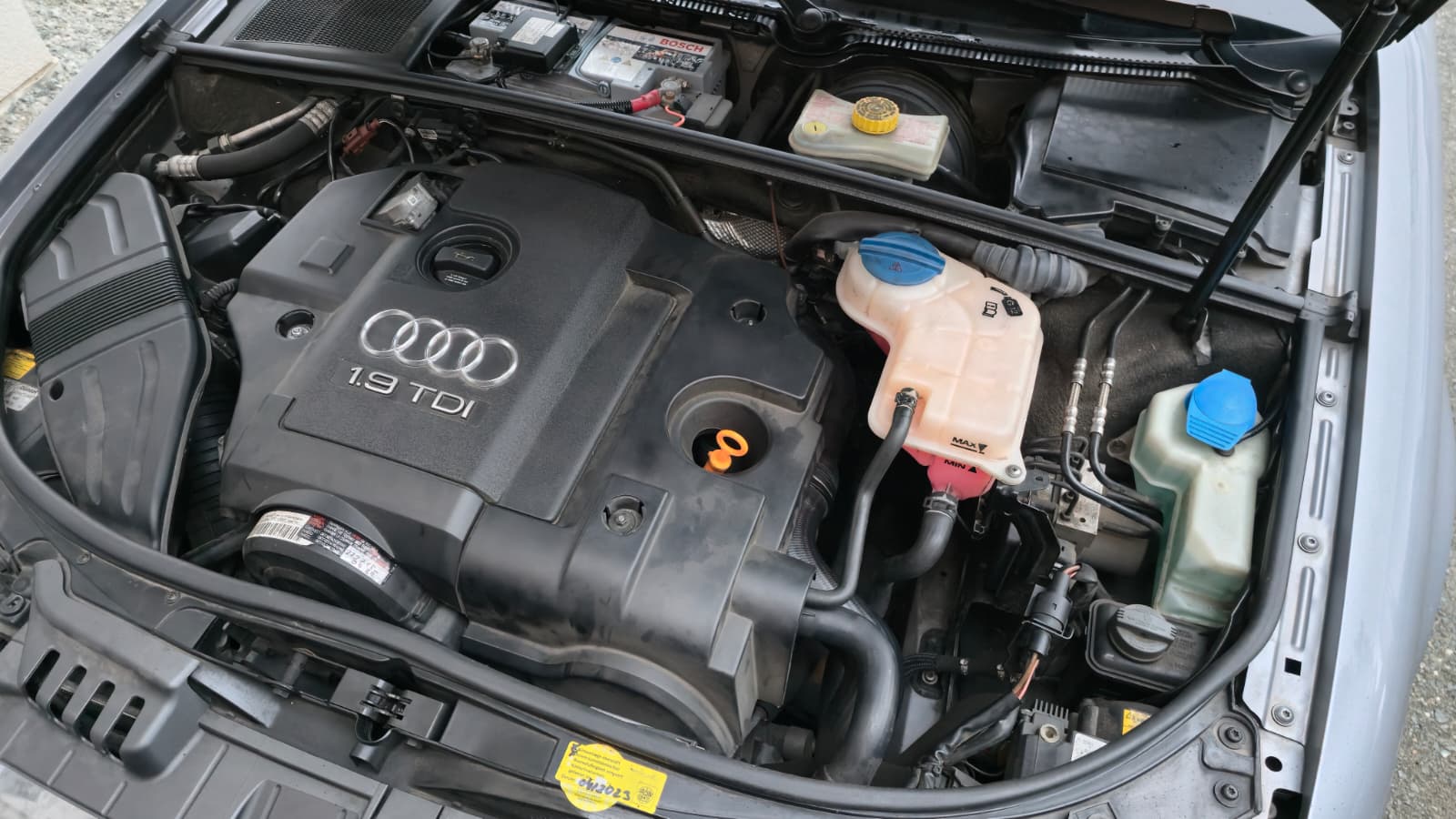 Klarstrahl TLT GmbH_ Motorraum_vorher